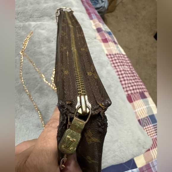 Louis Vuitton EUC Monogram Pouch with Gold Chain - Picture 5 of 8